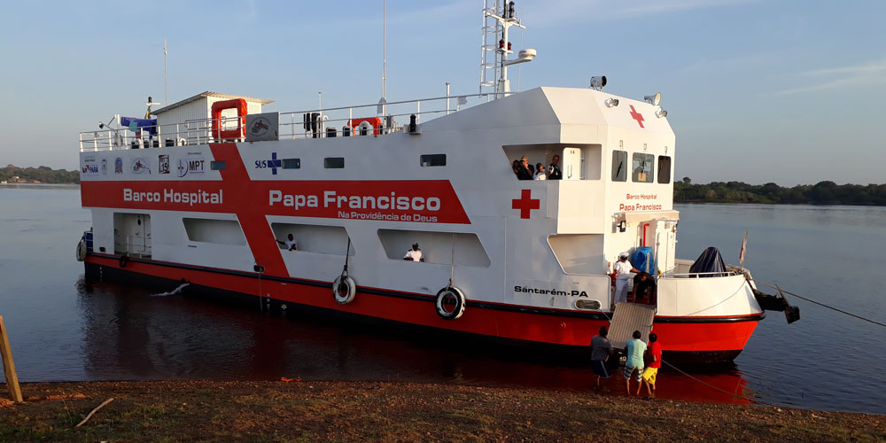 Eine schwimmende Klinik für die Menschen im Amazonas-Gebiet